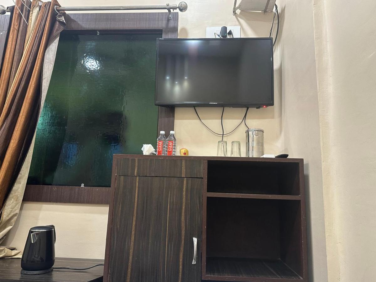 호텔 데바 인 바라나시 외부 사진